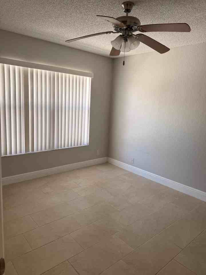1440 Lake Crystal Dr #H - Photo 4 of 10