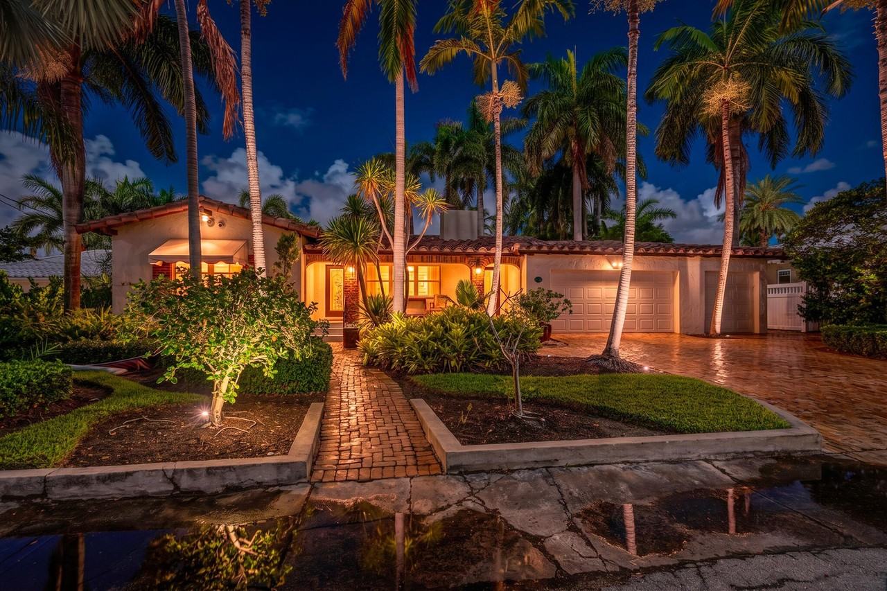 627 Solar Isle Dr - Photo 4 of 50