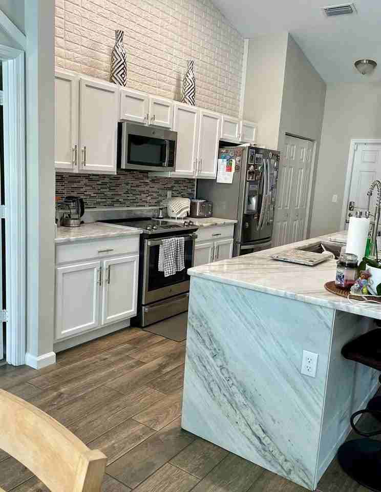 1097 Sw Dartmouth Ave - Photo 3 of 17