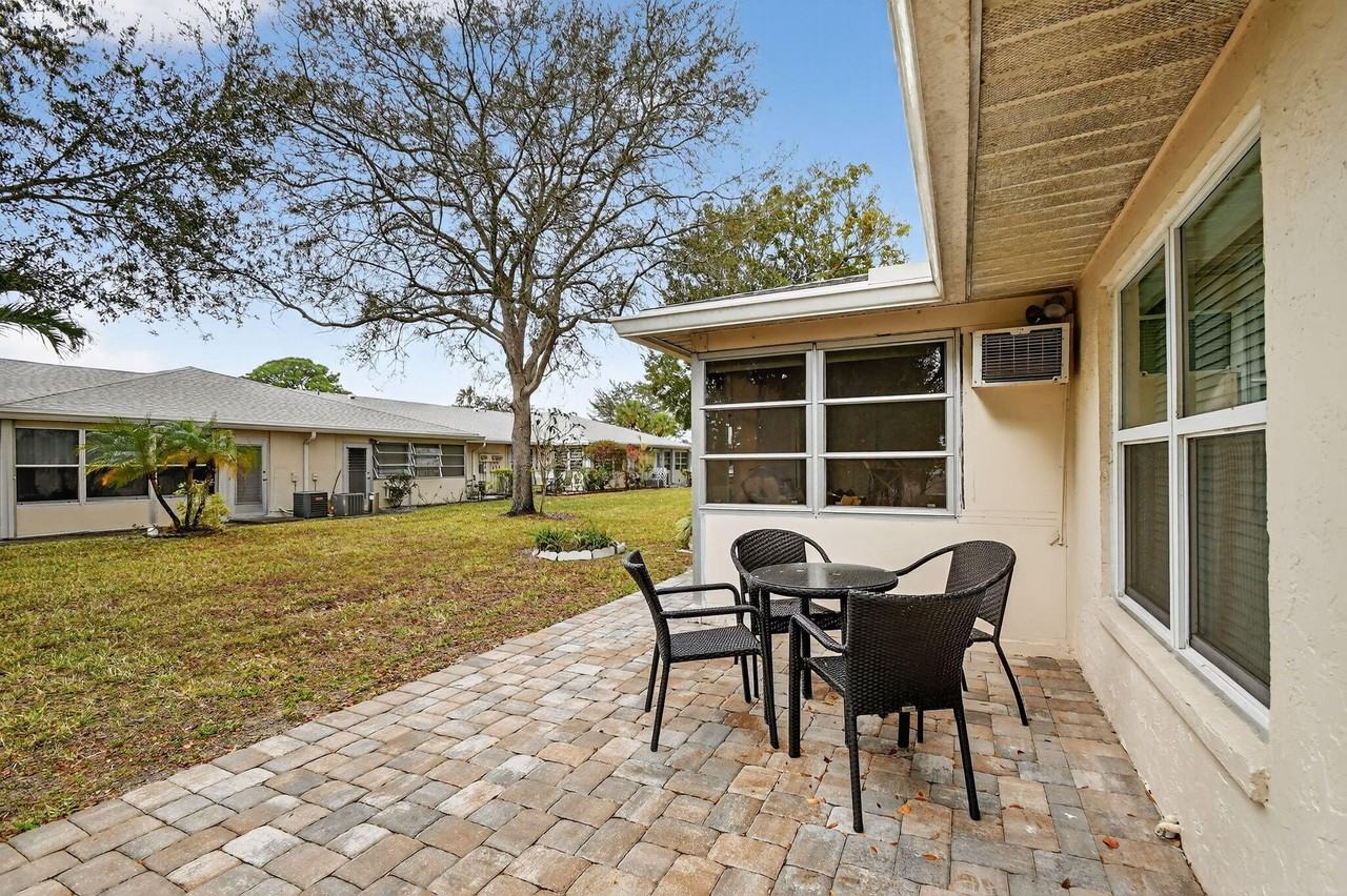 782 Nantucket Cir - Photo 4 of 31