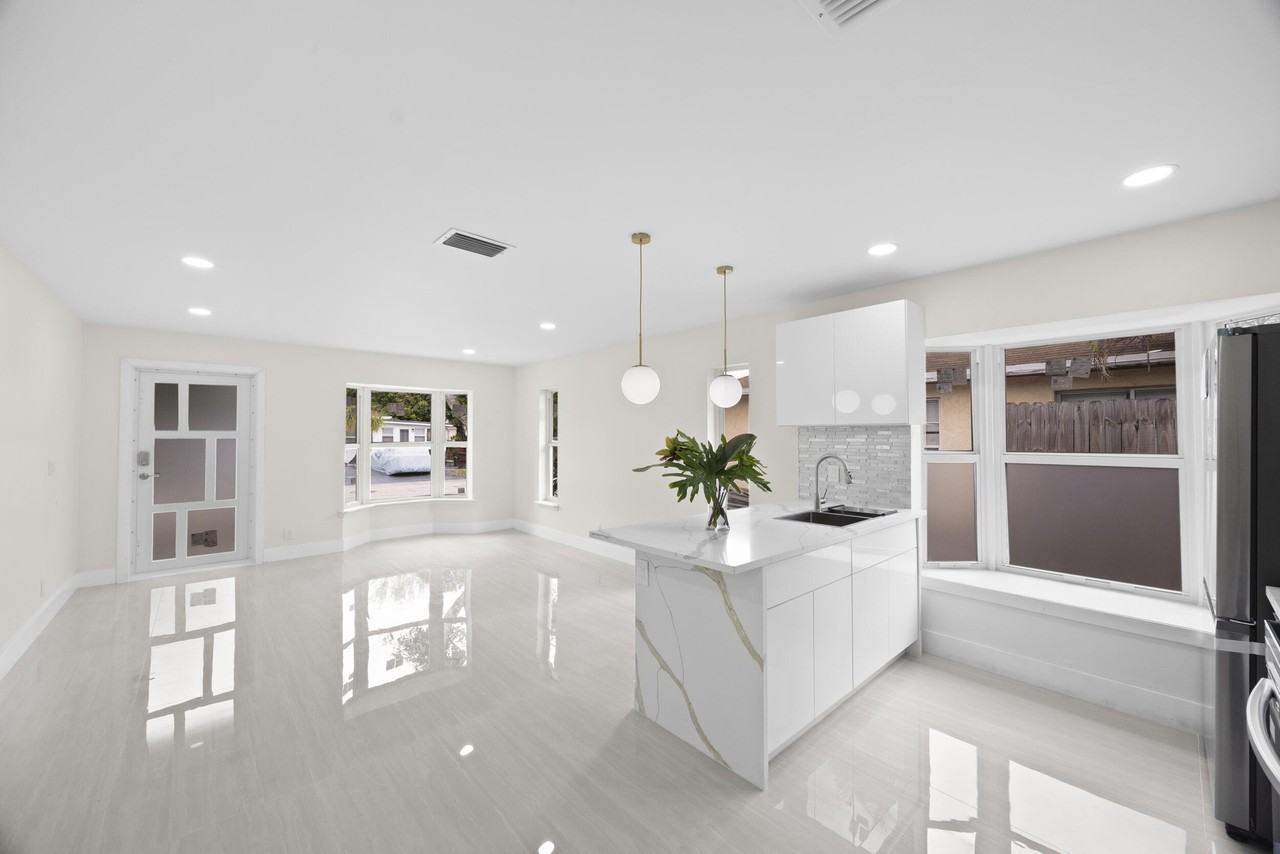 5664 Boynton Cres - Photo 4 of 28