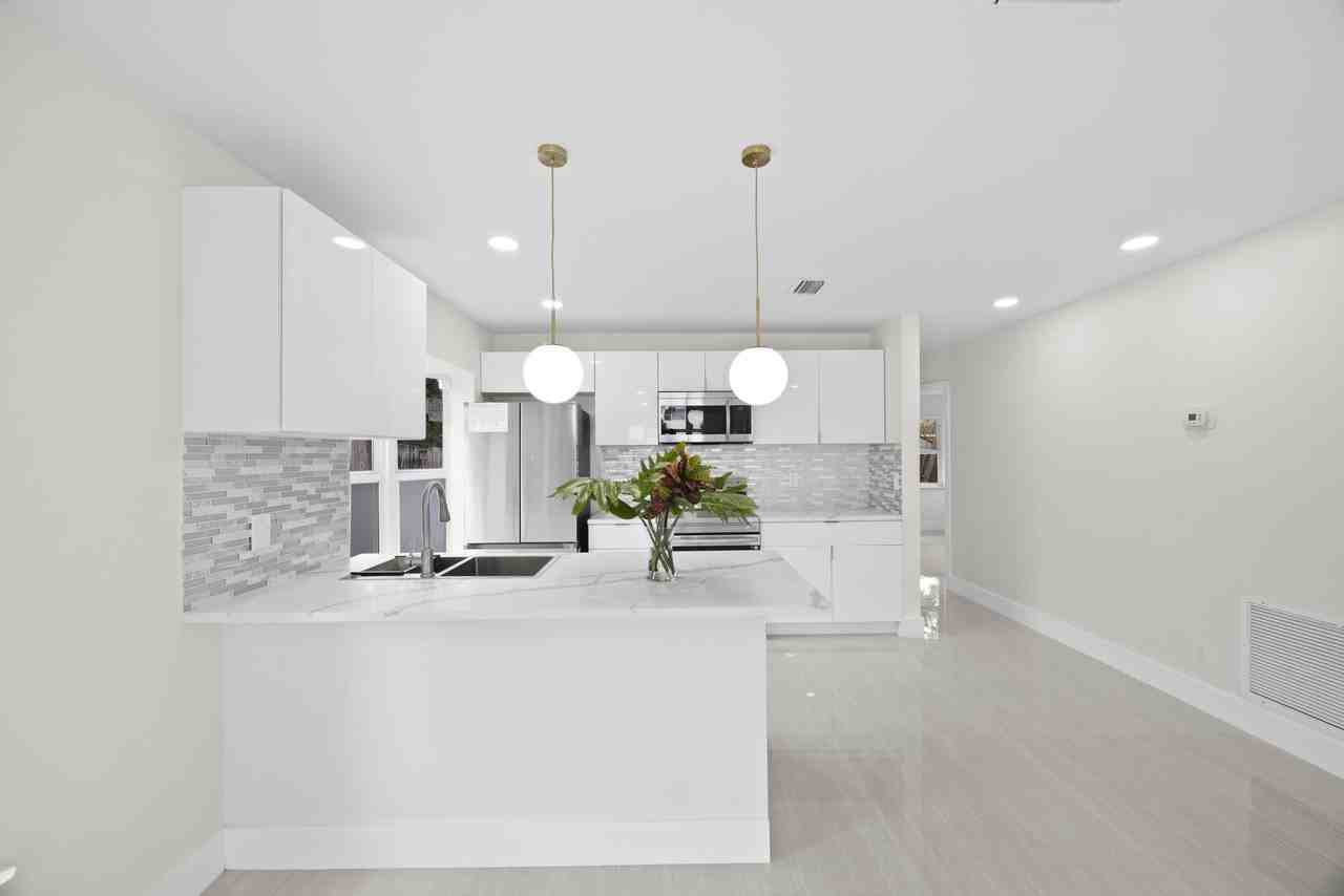 5664 Boynton Cres - Photo 6 of 28
