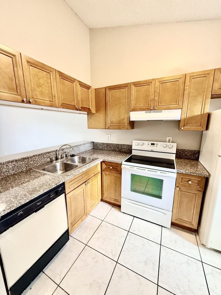 11632 Nw 23rd Ct - Photo 2 of 14