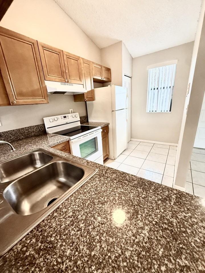 11632 Nw 23rd Ct - Photo 3 of 14