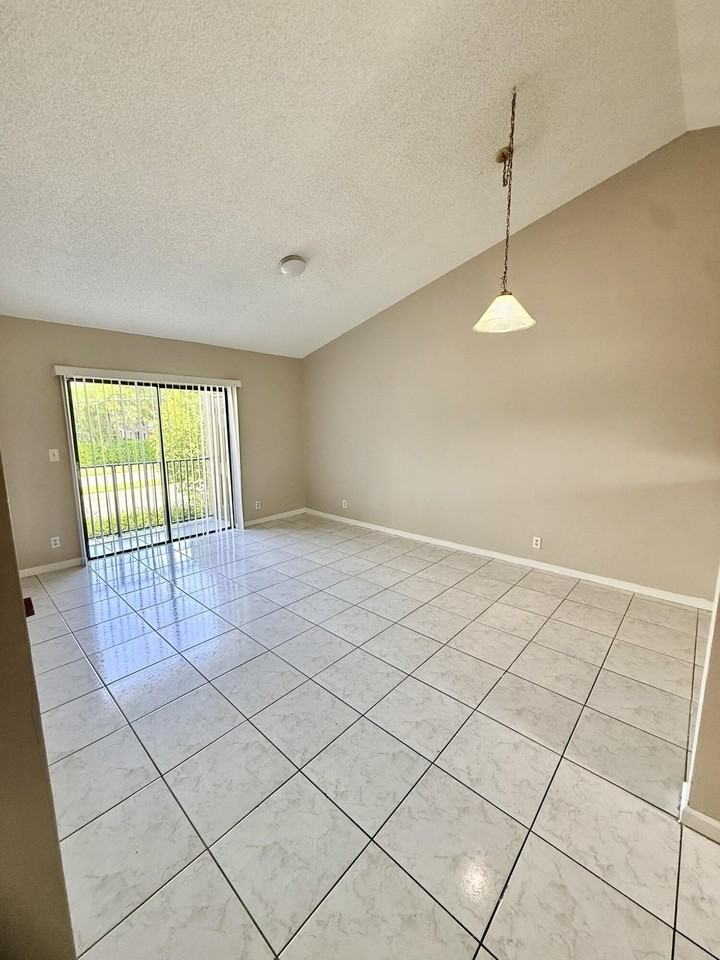 11632 Nw 23rd Ct - Photo 4 of 14