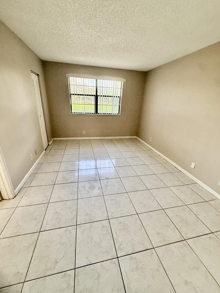 11632 Nw 23rd Ct - Photo 7 of 14