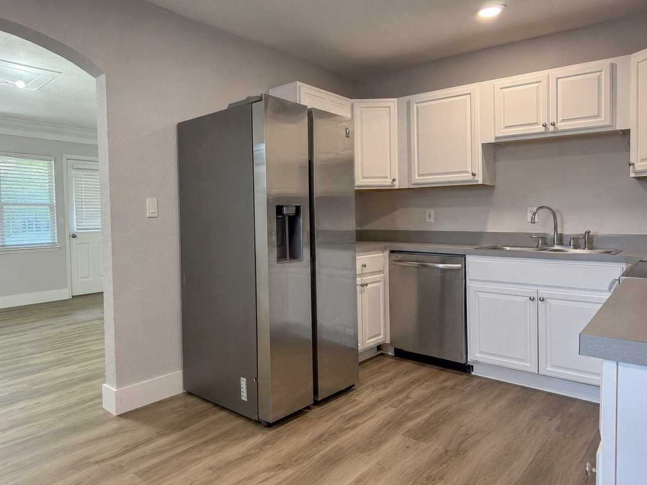 6720 Broadview Blvd - Photo 2 of 40