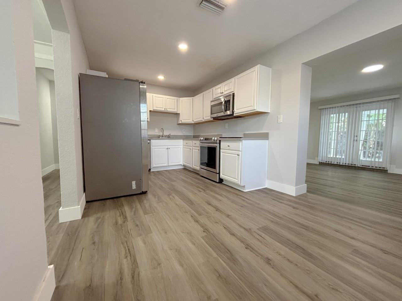 6720 Broadview Blvd - Photo 5 of 40
