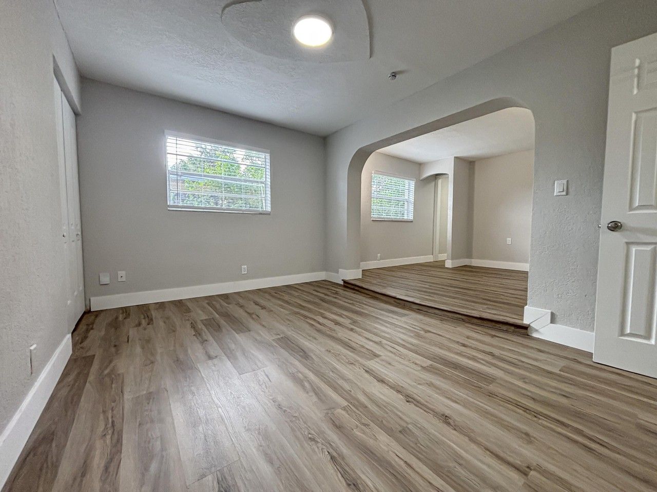 6720 Broadview Blvd - Photo 6 of 40