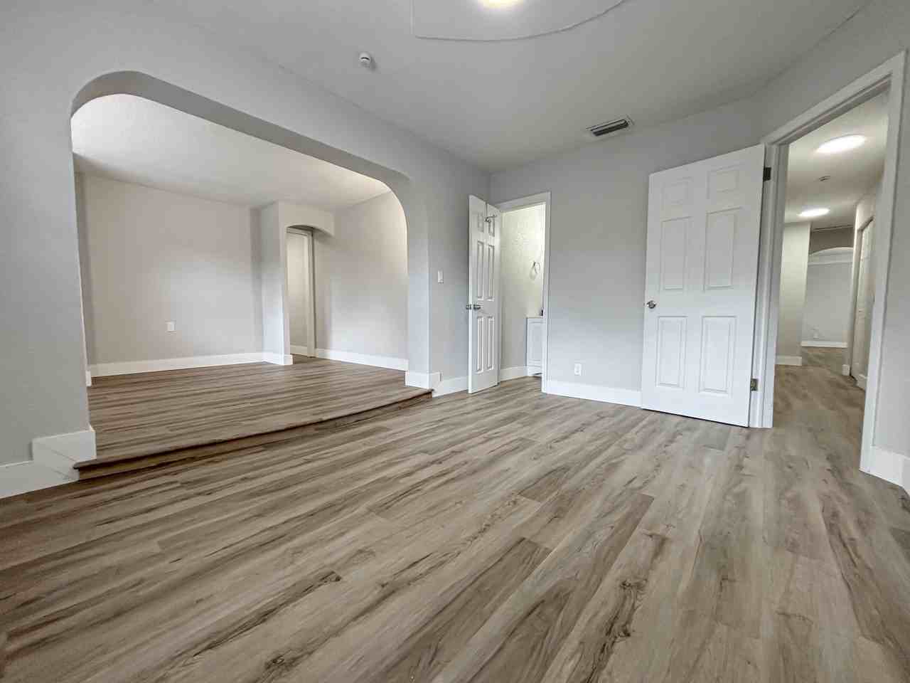 6720 Broadview Blvd - Photo 7 of 40