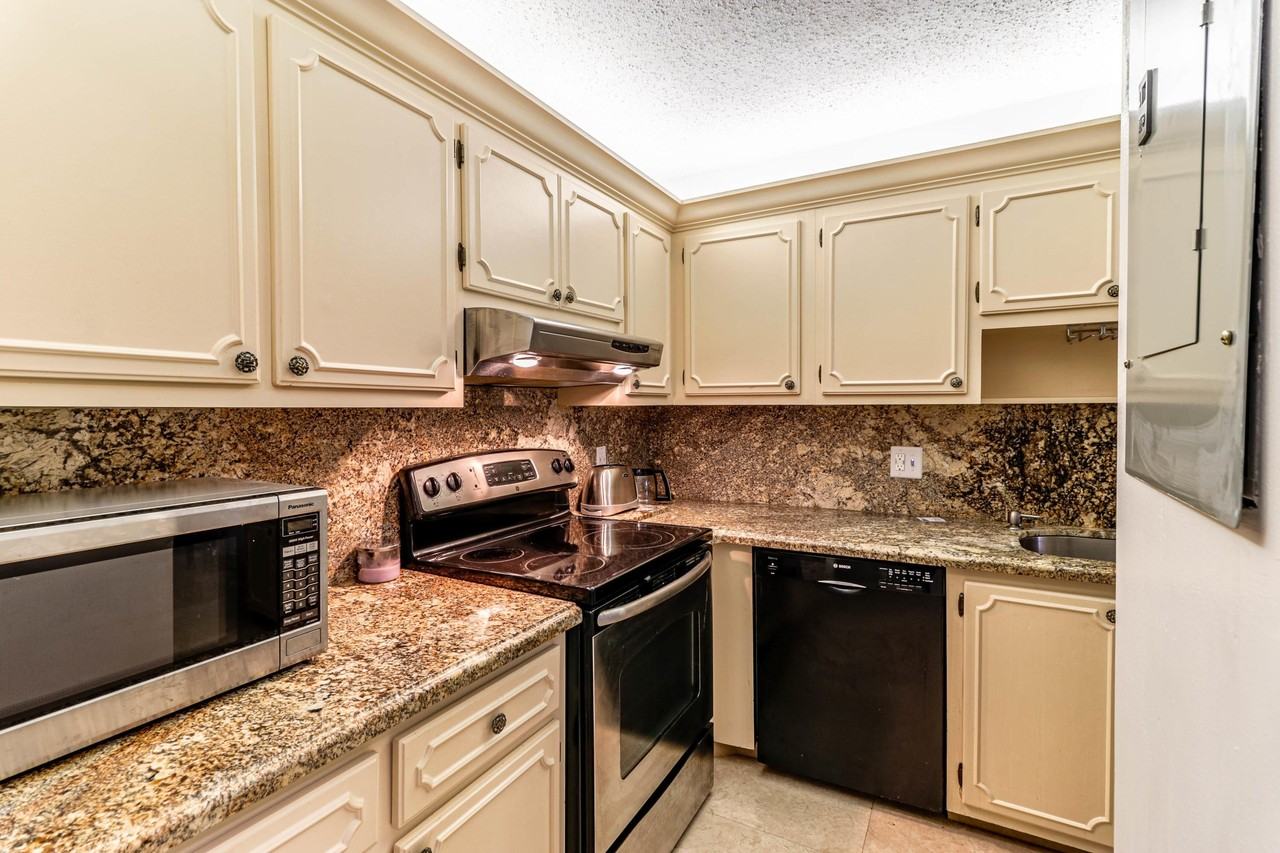 2460 Juniper Dr #201 - Photo 5 of 22