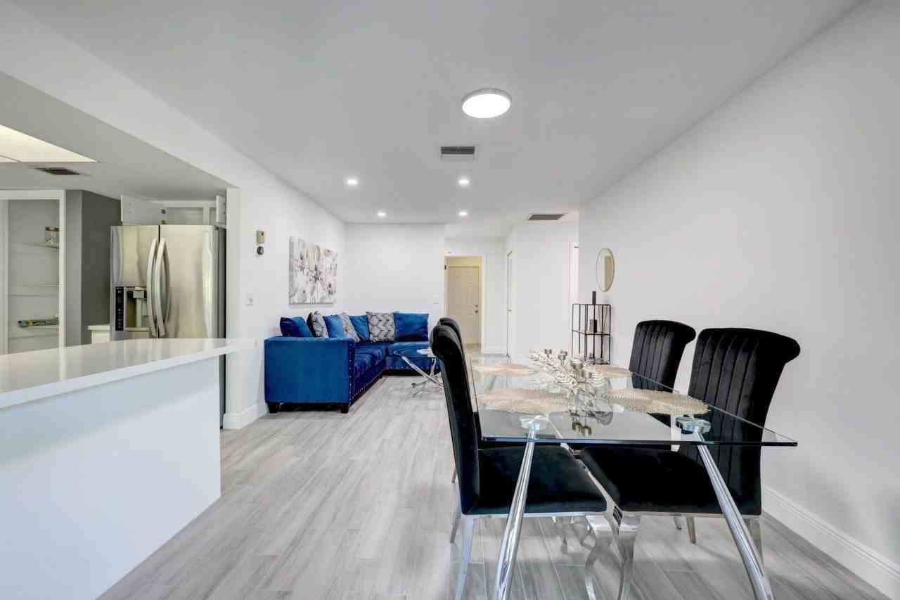 543 Se Greenway Ter - Photo 4 of 21