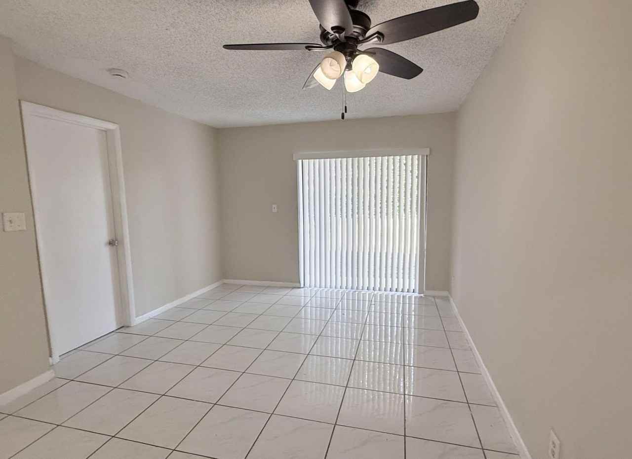 11638 Nw 23rd Ct - Photo 4 of 8