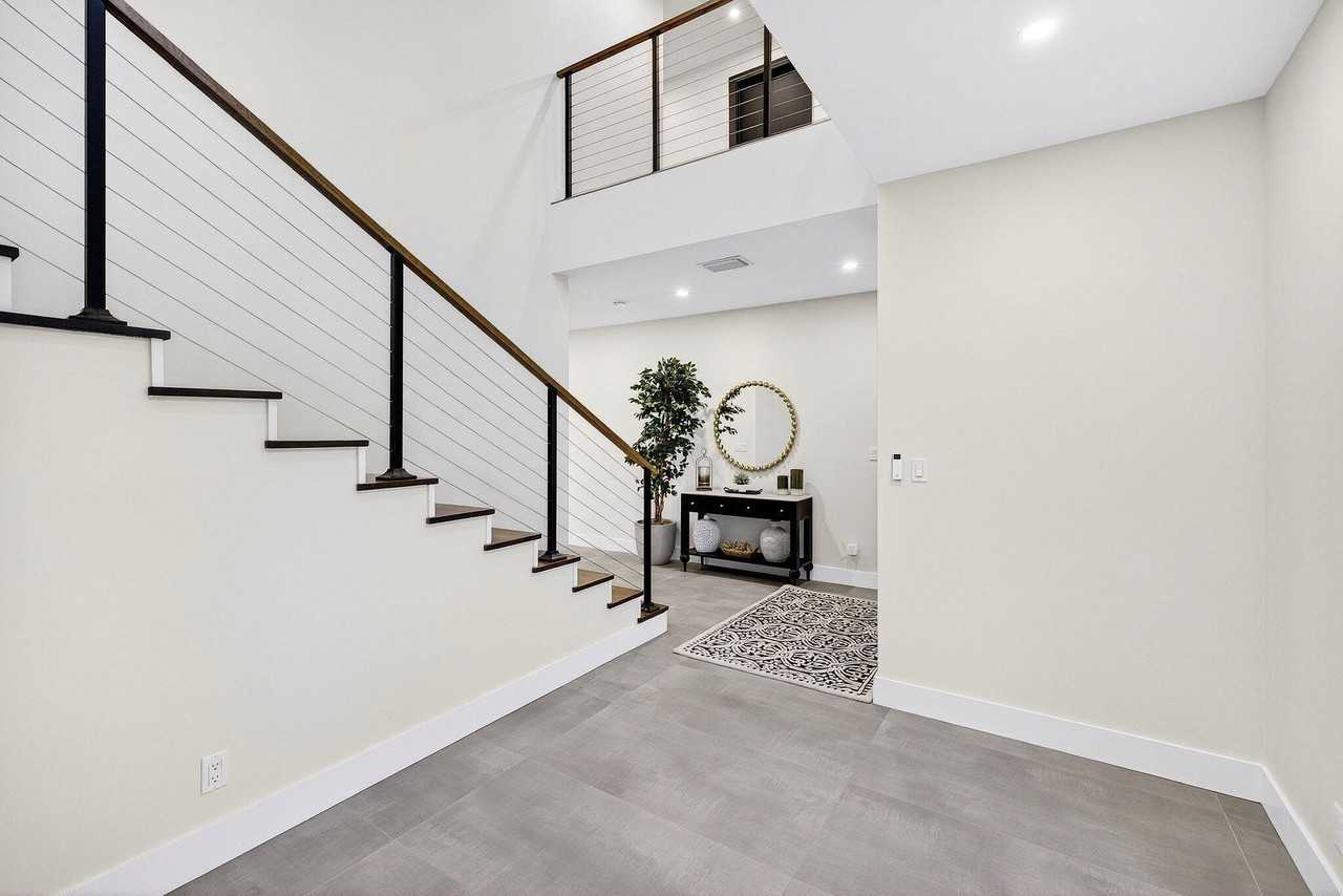 1807 Ne 18th St - Photo 6 of 50