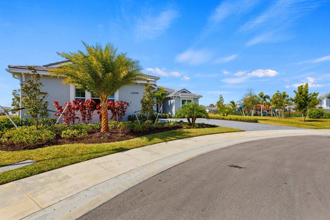 14976 Woodlot Ct - Photo 4 of 50