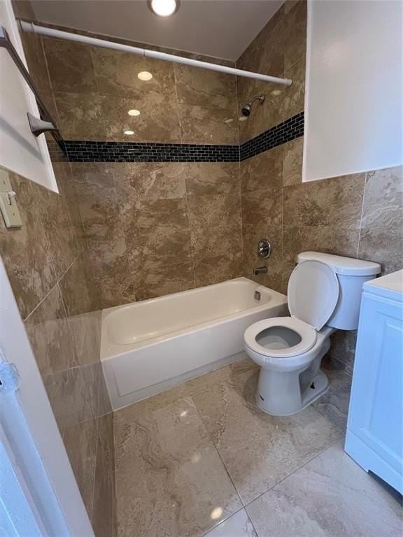 8060 Colony Cir N #208 - Photo 7 of 9
