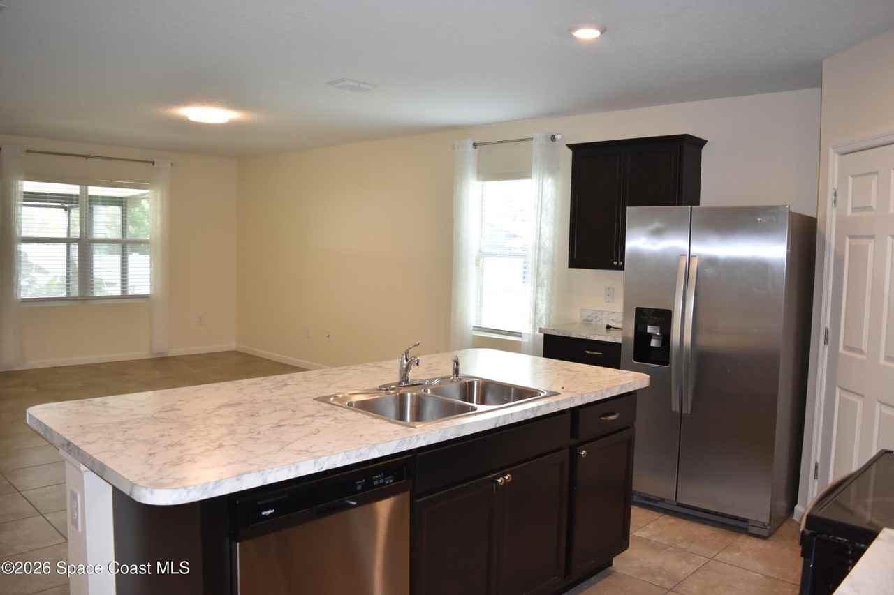 1579 Rachel Ave Se - Photo 3 of 30