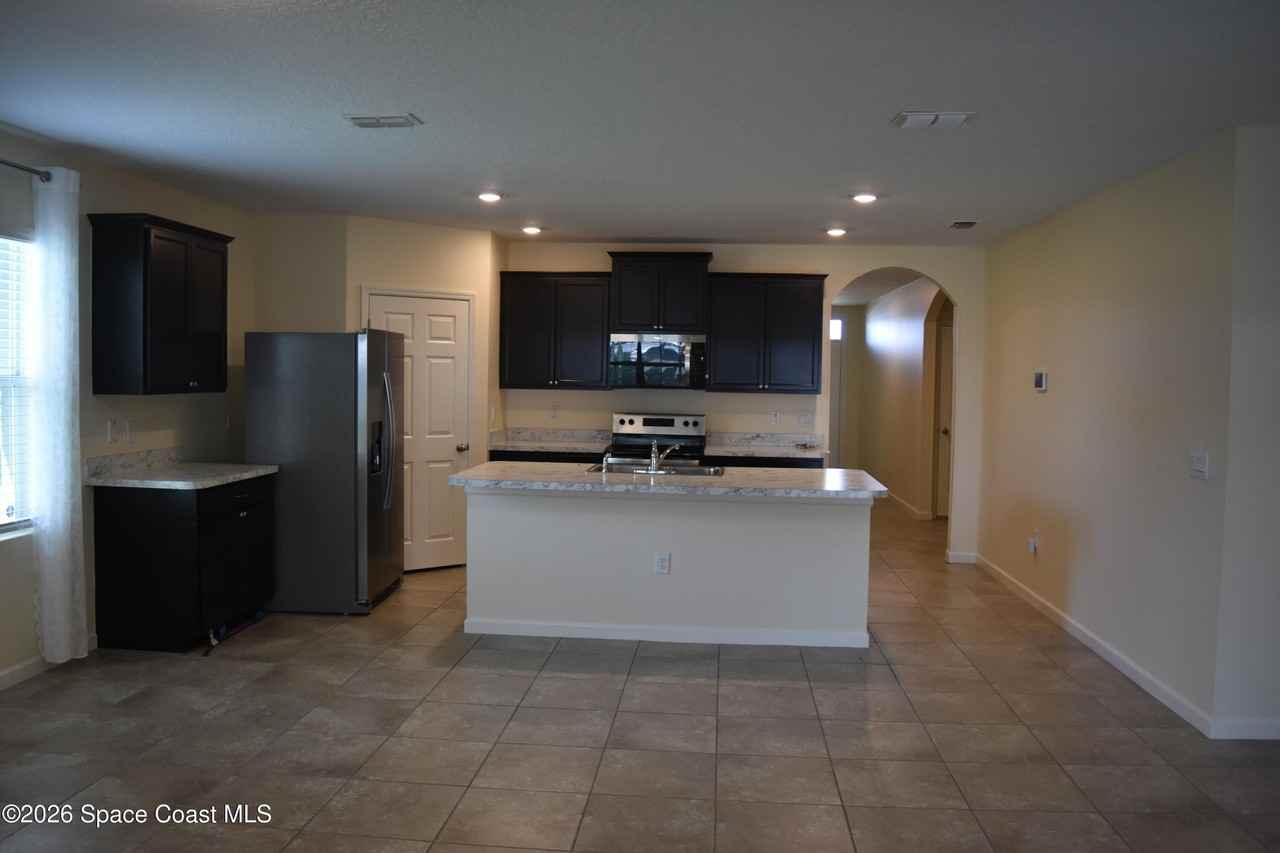 1579 Rachel Ave Se - Photo 4 of 30