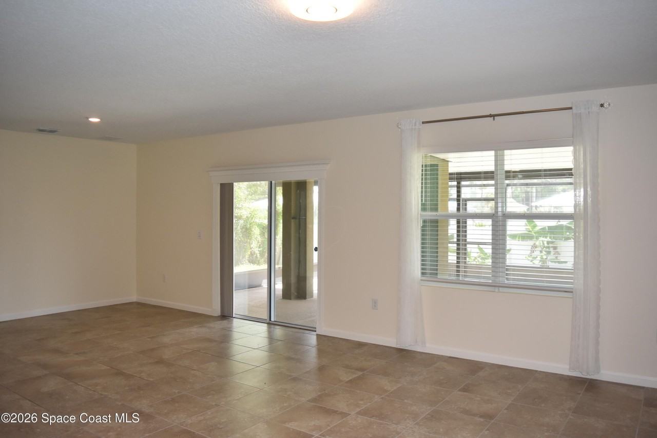 1579 Rachel Ave Se - Photo 7 of 30
