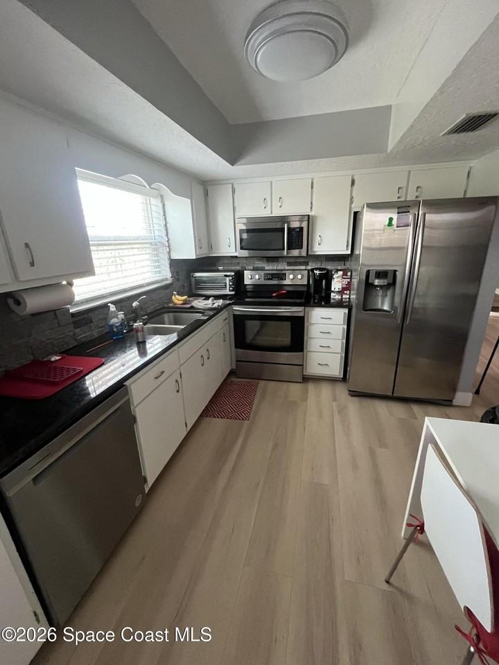 190 Seawind Dr #10 - Photo 4 of 34