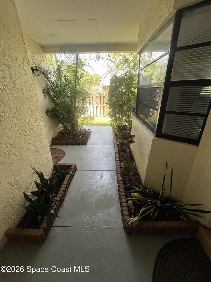 190 Seawind Dr #10 - Photo 7 of 34