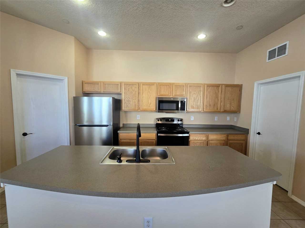 4524 Santa Elena St #C - Photo 4 of 19