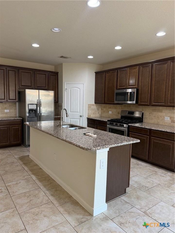 365 Orion Dr - Photo 4 of 22