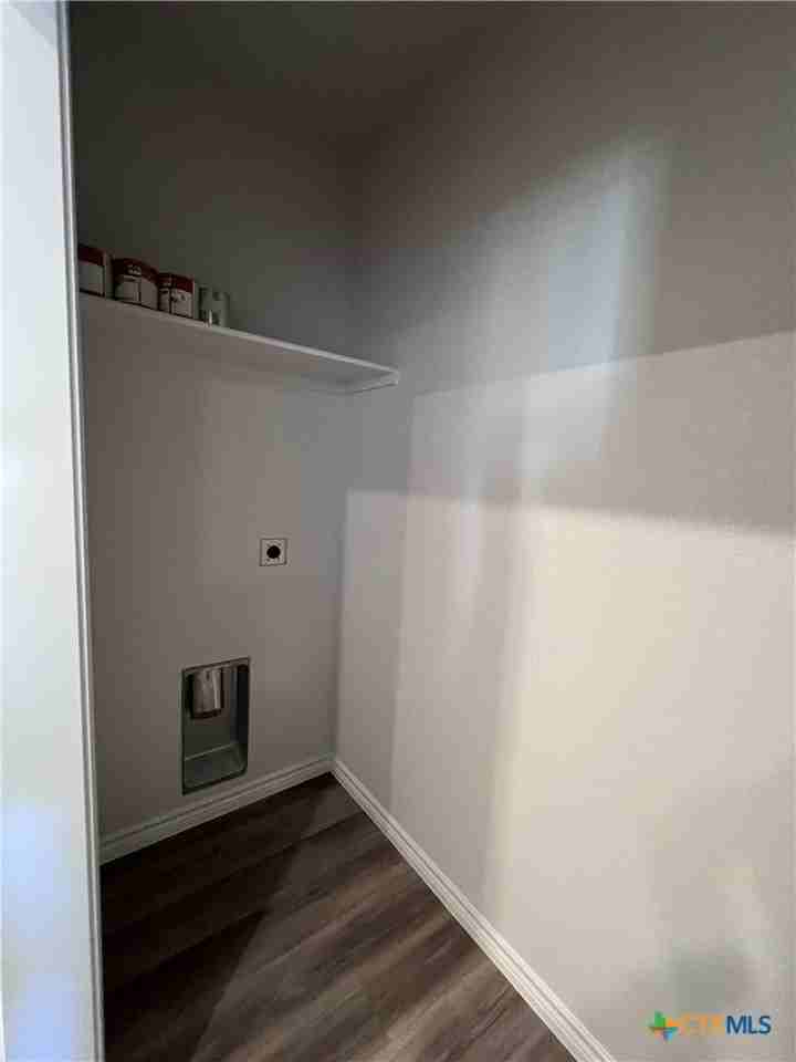 111 Levi Ct - Photo 4 of 9