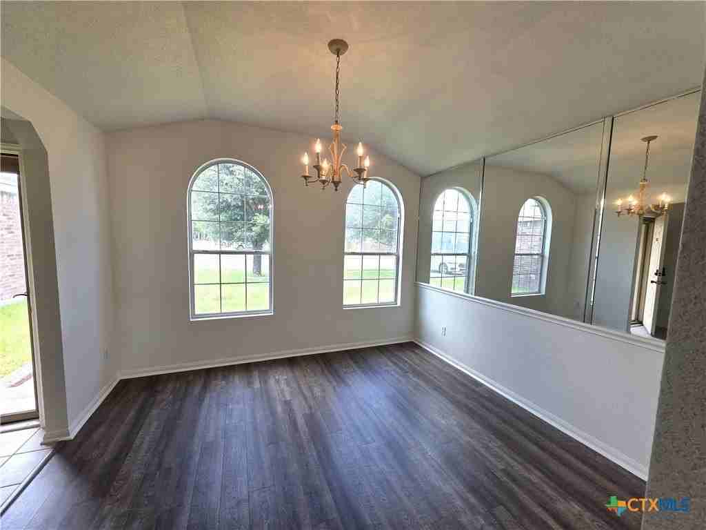 2402 Mikulec Dr - Photo 2 of 12