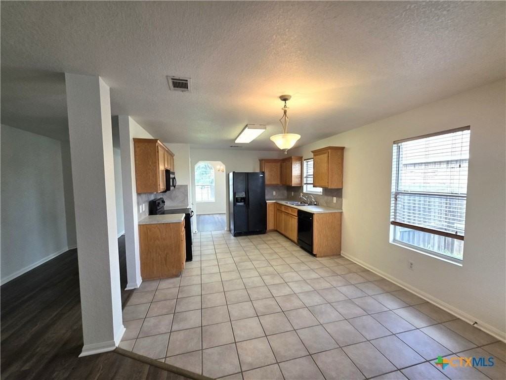 2402 Mikulec Dr - Photo 4 of 12