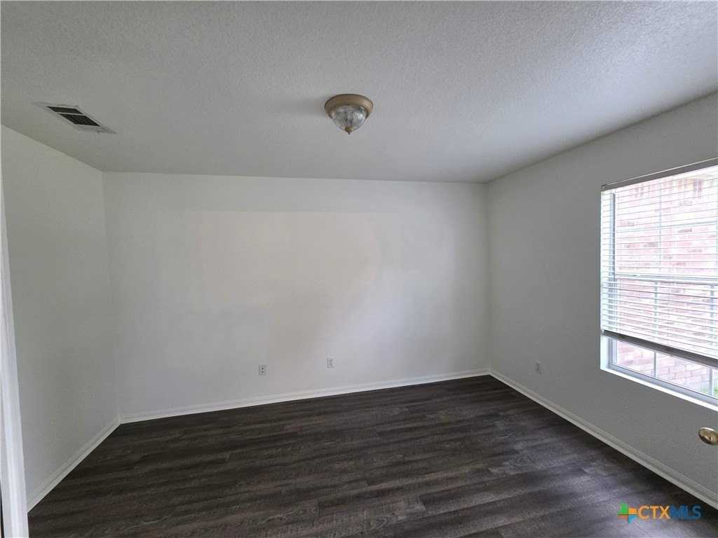 2402 Mikulec Dr - Photo 5 of 12