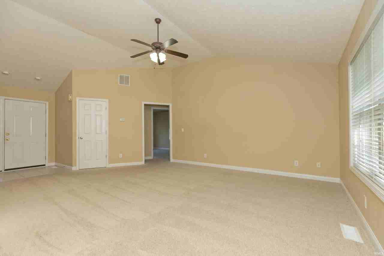 10599 Tecumseh Dr - Photo 2 of 23