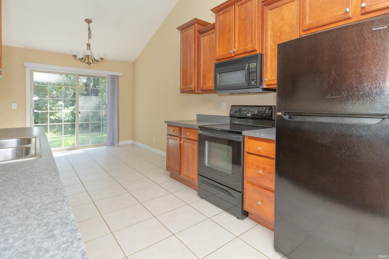 10599 Tecumseh Dr - Photo 5 of 23