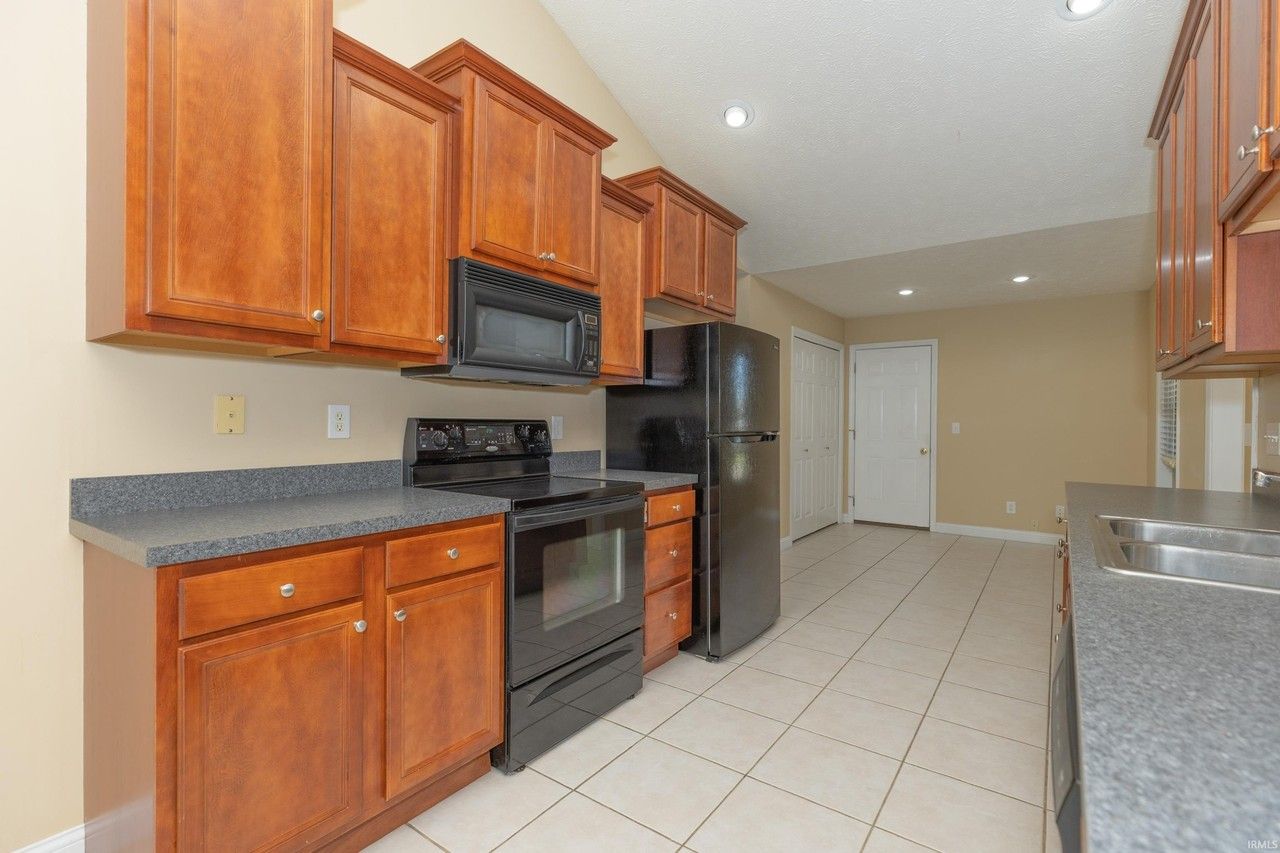 10599 Tecumseh Dr - Photo 6 of 23