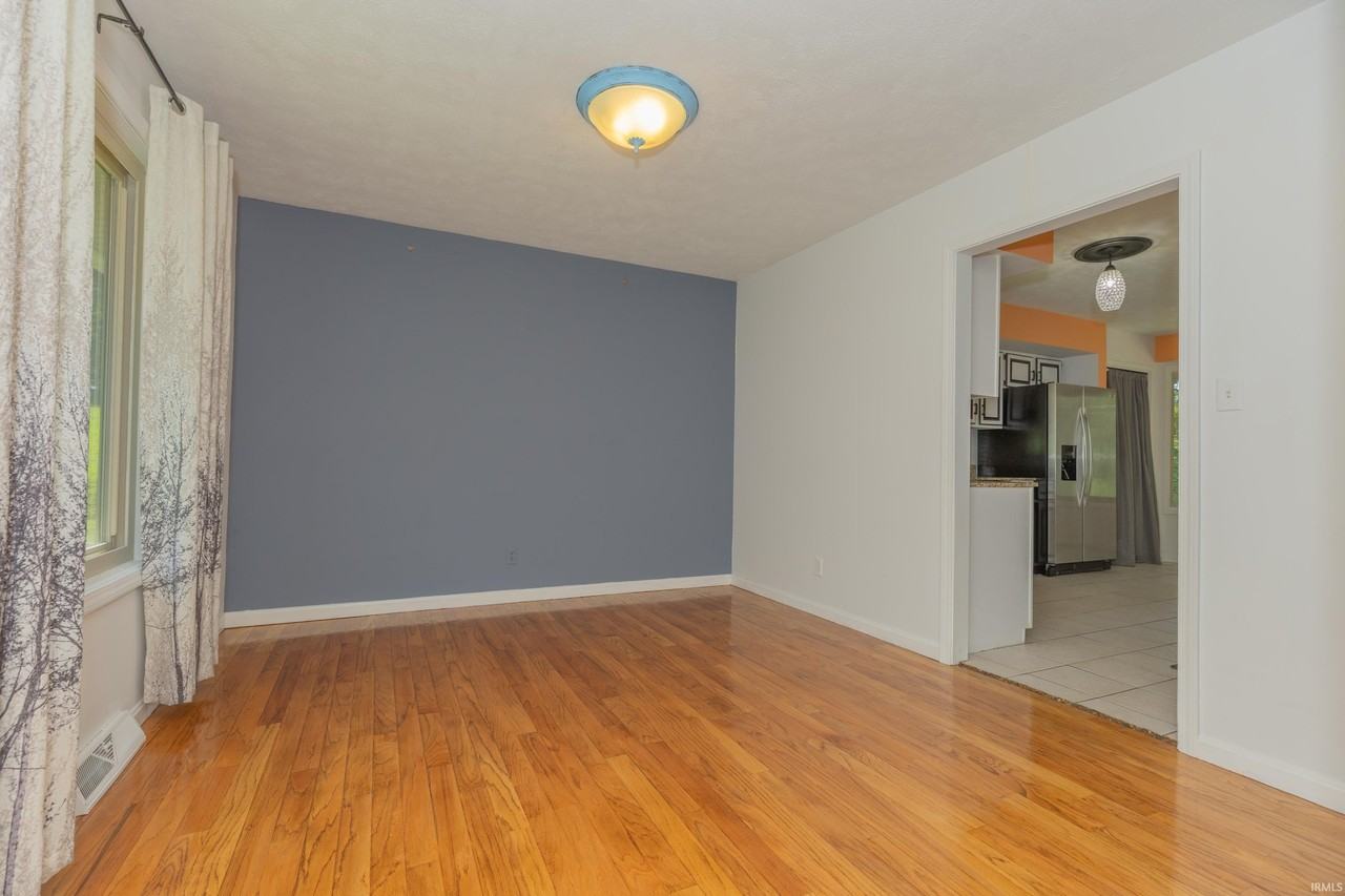 5122 Woodridge Dr - Photo 4 of 27
