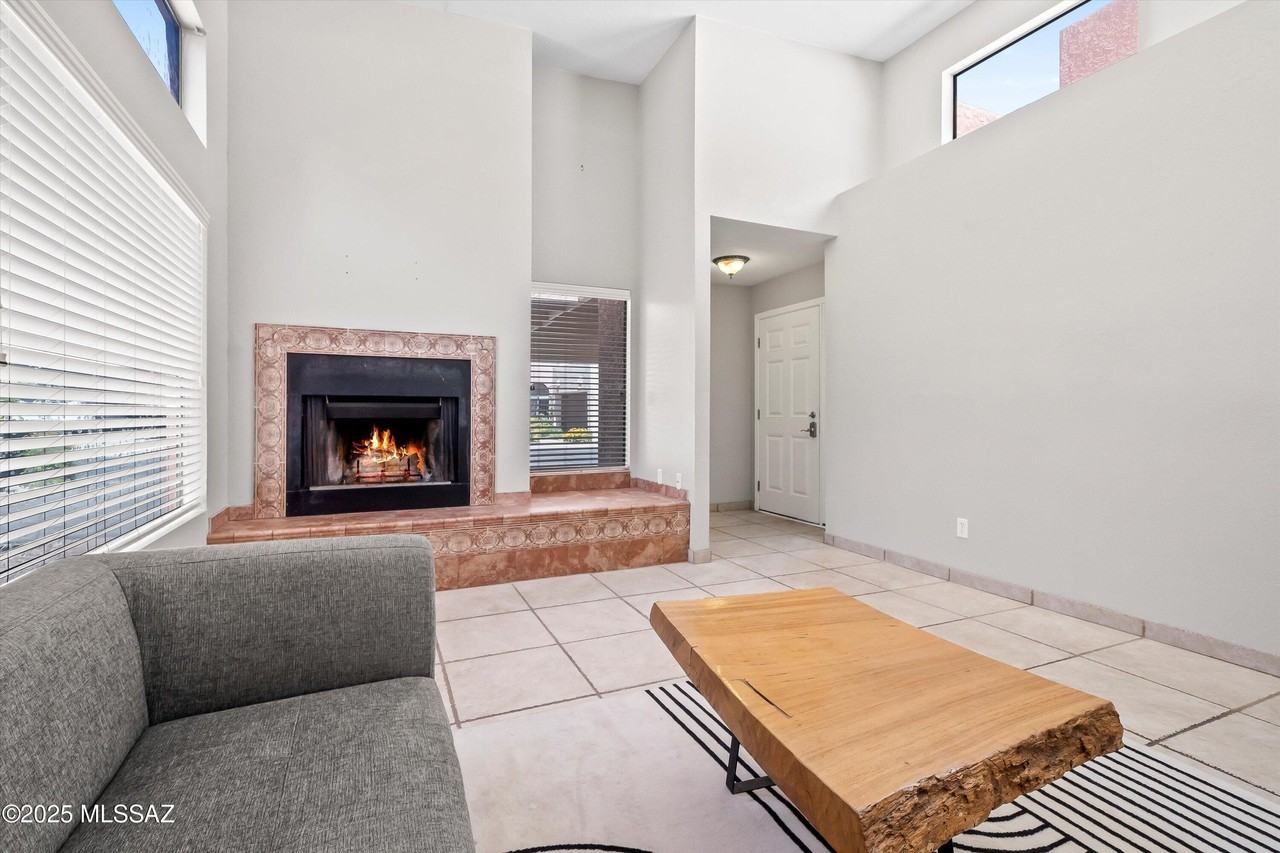 3980 N Roger Ln - Photo 5 of 25