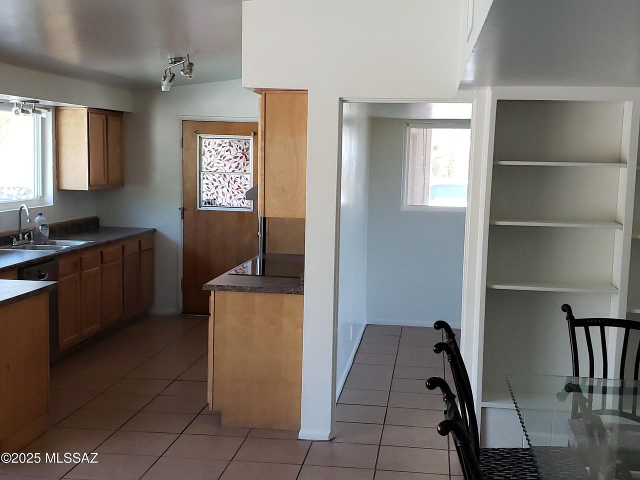 5520 N Bonita Pl - Photo 4 of 13