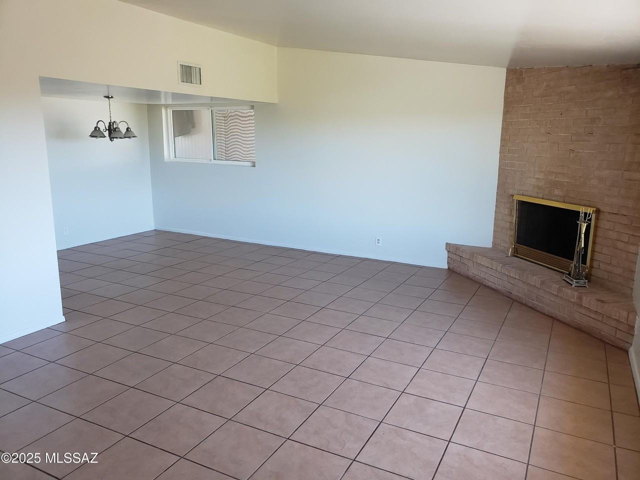 5520 N Bonita Pl - Photo 5 of 13