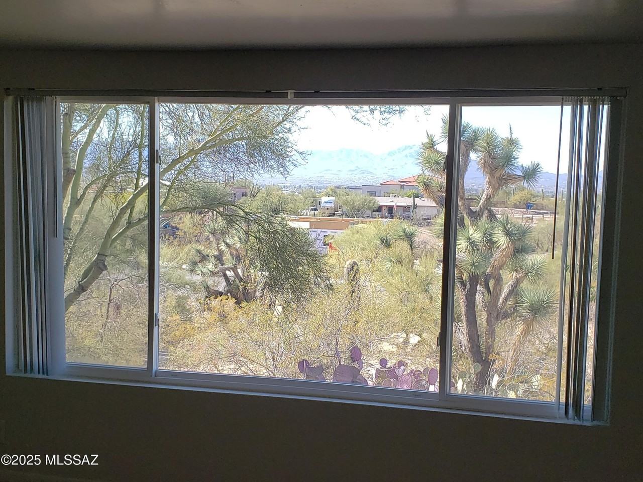 5520 N Bonita Pl - Photo 6 of 13