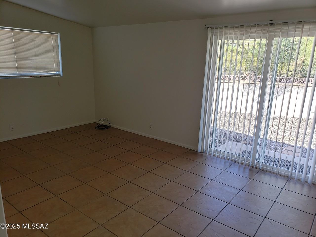 5520 N Bonita Pl - Photo 7 of 13