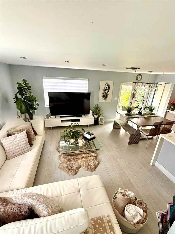 5042 Nw 114th Ct - Photo 2 of 8