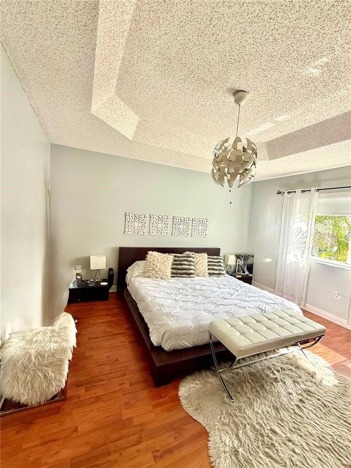 5042 Nw 114th Ct - Photo 5 of 8