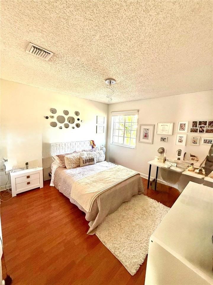 5042 Nw 114th Ct - Photo 6 of 8