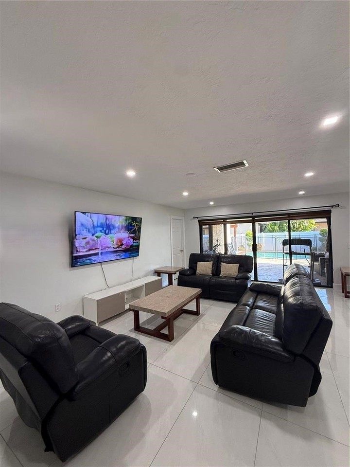 11450 Nw 30th Pl - Photo 4 of 8