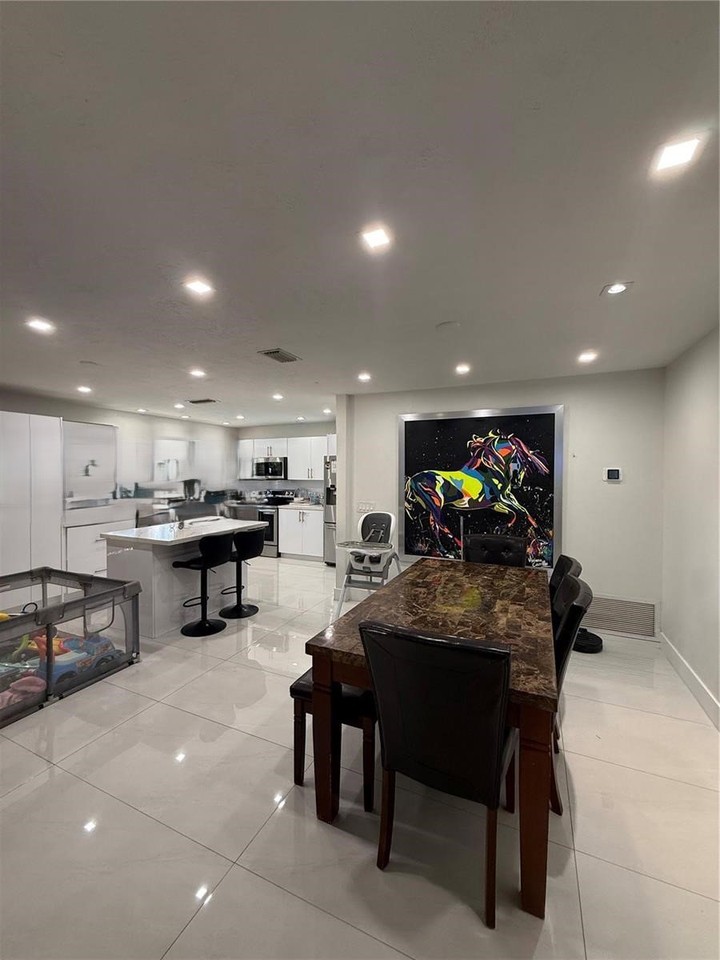 11450 Nw 30th Pl - Photo 6 of 8
