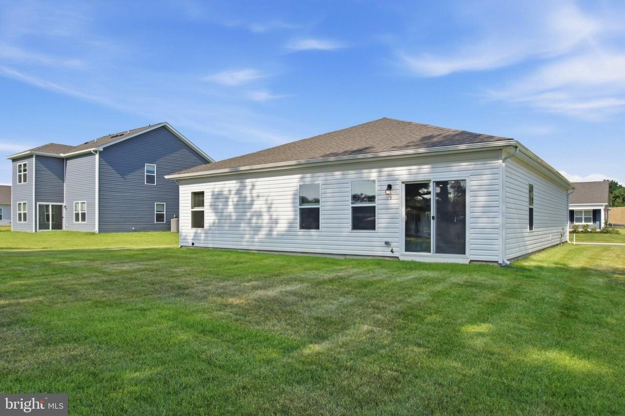 378 Remington Dr - Photo 4 of 40