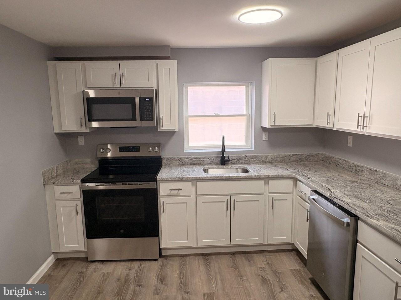 723 N King St - Photo 2 of 12
