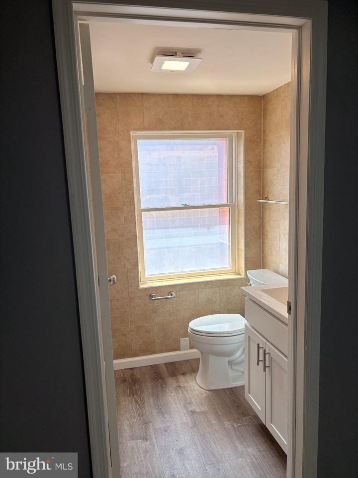 723 N King St - Photo 4 of 12