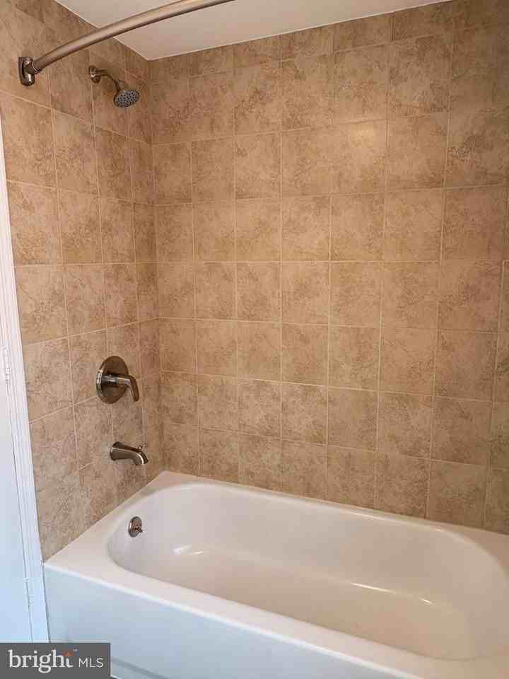 723 N King St - Photo 5 of 12