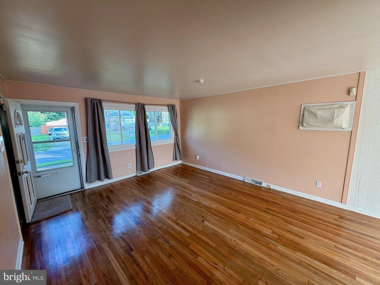 18 Aquilla Ave - Photo 4 of 30